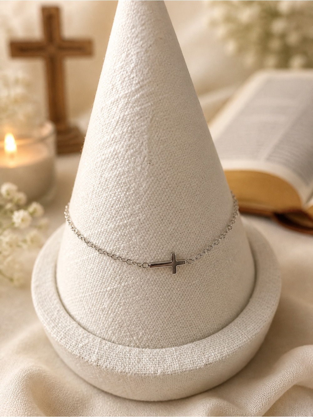 Dainty Cross White gold